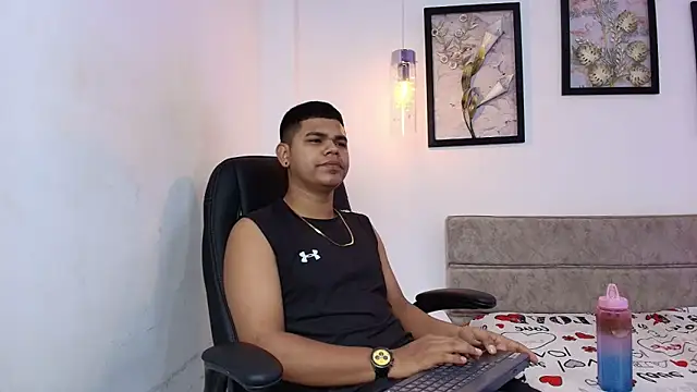 Snapshot of DannySamm chatting on 10.17.25 DannySamm online show from 10.17.25