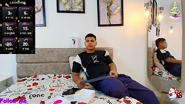 Snapshot of DannySamm chatting on 12.01.25 DannySamm online show from 12.01.25