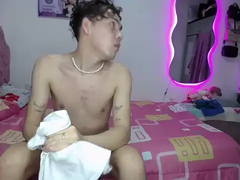 Snapshot of brutal_dirty_sex chatting on 11.18.25 brutal dirty sex online show from 11.18.25