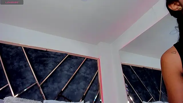 SusanaHenao online show from 11.25.25