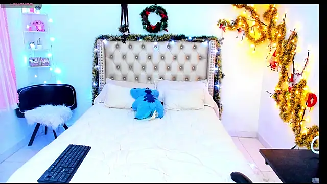 LenaStylesOA online show from 12.21.25