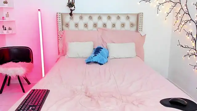 LenaStylesOA online show from 03.23.26