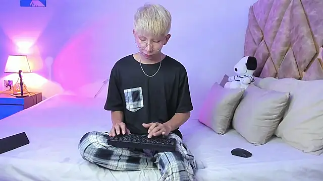 Hyunjin Son online show from 01.12.26