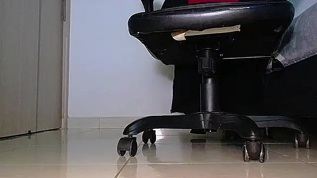 Snapshot of Sir_kev66 chatting on 10.19.25 Sir kev66 online show from 10.19.25