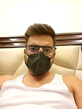 Snapshot of LoveGuruRA chatting on 09.12.25 LoveGuruRA online show from 09.12.25