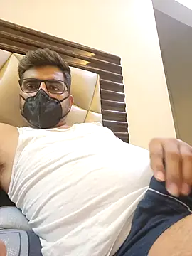 Snapshot of LoveGuruRA chatting on 09.28.25 LoveGuruRA online show from 09.28.25