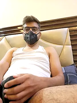 Snapshot of LoveGuruRA chatting on 10.07.25 LoveGuruRA online show from 10.07.25