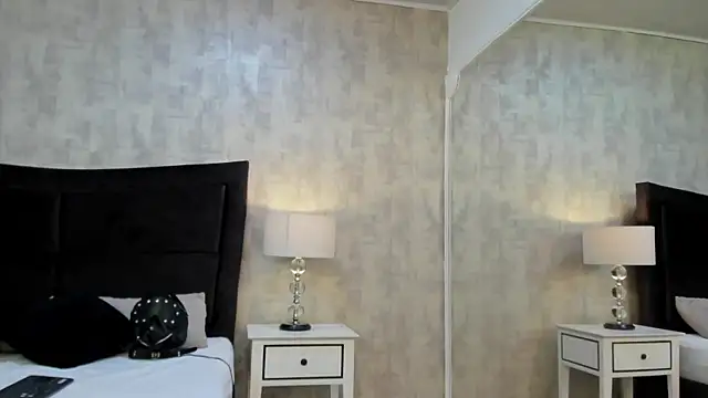 Snapshot of BarbaraLeython1 chatting on 10.04.25 BarbaraLeython1 online show from 10.04.25