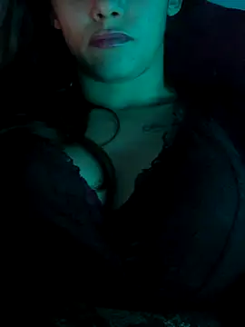 Snapshot of StrapPink chatting on 11.14.25 StrapPink online show from 11.14.25