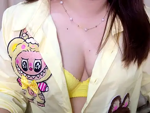 Snapshot of sizzling_alice chatting on 09.09.25 sizzling alice online show from 09.09.25