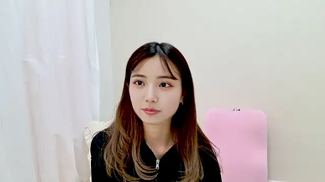 -yuina-23 online show from 10.24.25