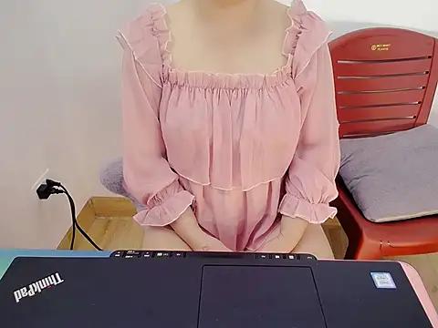 Snapshot of Phuong_Myy chatting on 11.10.25 Phuong Myy online show from 11.10.25