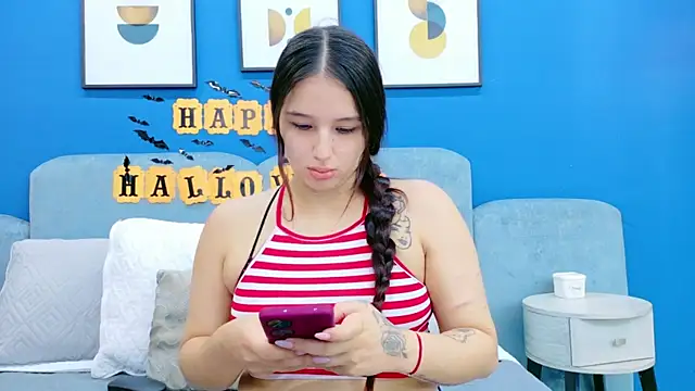 Ashley Evans22 online show from 10.25.25