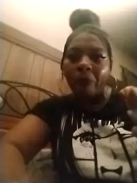 Snapshot of Ladiv33 chatting on 10.30.25 Ladiv33 online show from 10.30.25