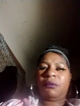 Snapshot of Ladiv33 chatting on 11.02.25 Ladiv33 online show from 11.02.25