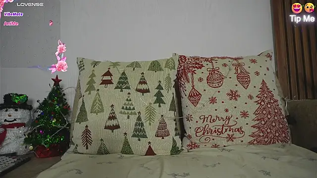 Roxybeautyy online show from 12.16.25