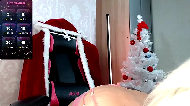 Snapshot of SereneXX chatting on 12.14.24 SereneXX online show from 12.14.24