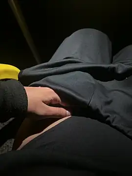 Snapshot of deeidnic chatting on 10.08.25 deeidnic online show from 10.08.25