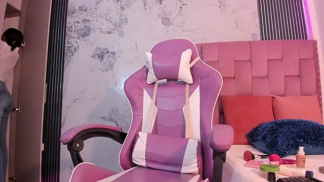 Mia Duarte1 online show from 11.28.25