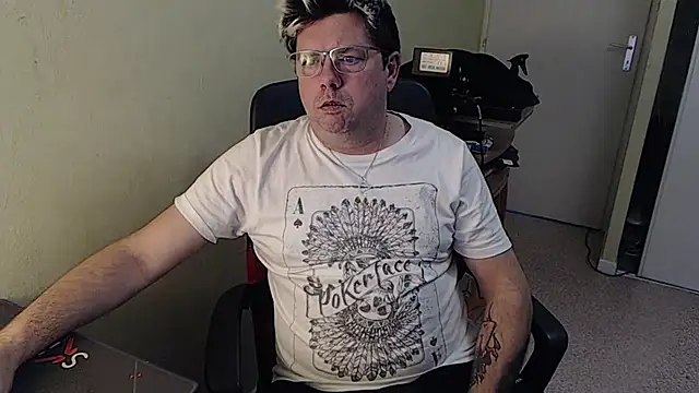 blueandwhite1 online show from 01.07.25