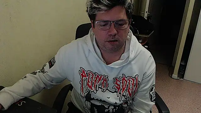 blueandwhite1 online show from 01.07.25