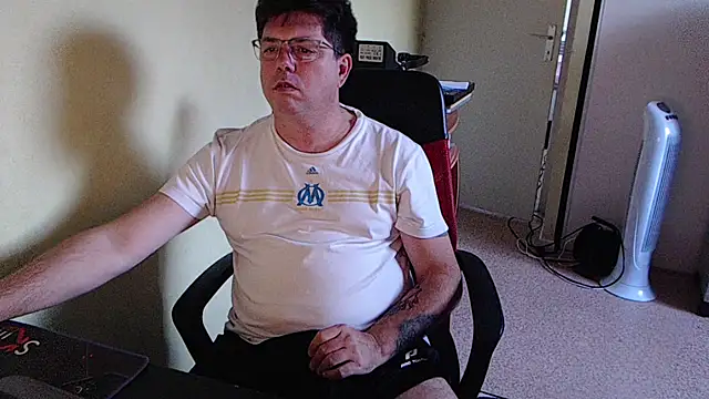 blueandwhite1 online show from 10.13.25