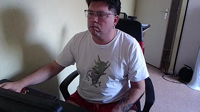 blueandwhite1 online show from 11.04.25