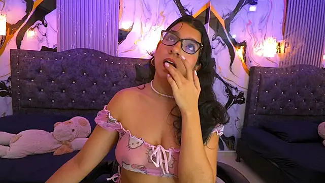 GiaCutee online show from 04.10.26