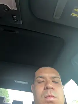 Snapshot of YadielPublic chatting on 09.13.25 YadielPublic online show from 09.13.25