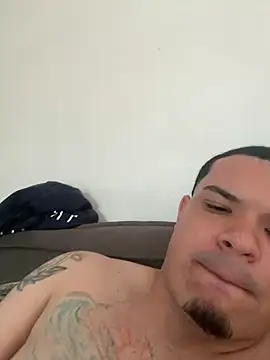 Snapshot of YadielPublic chatting on 02.14.26 YadielPublic online show from 02.14.26