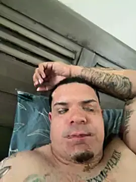 Snapshot of YadielPublic chatting on 02.21.26 YadielPublic online show from 02.21.26