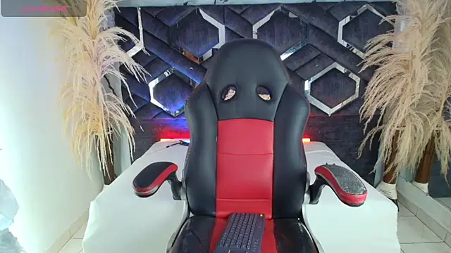 Zoe-Johnson  online show from 11.06.25