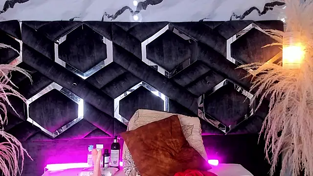 Zoe-Johnson  online show from 01.09.26