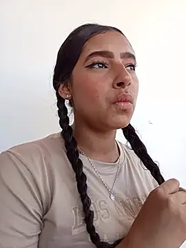 Snapshot of Zoe-Johnson_ chatting on 06.19.26 Zoe-Johnson online show from 06.19.26