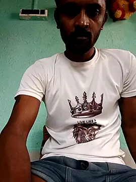 Snapshot of ShinuRoy chatting on 10.16.25 ShinuRoy online show from 10.16.25