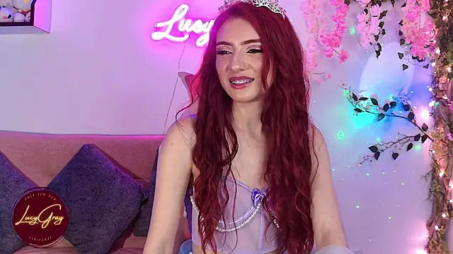 Snapshot of LucyGray chatting on 09.23.25 LucyGray online show from 09.23.25