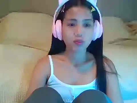 Snapshot of AnnewithanE chatting on 09.17.25 AnnewithanE online show from 09.17.25