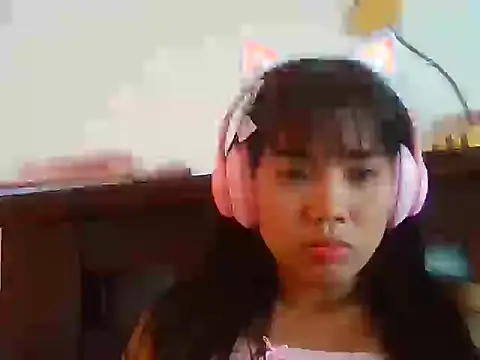 Snapshot of AnnewithanE chatting on 09.24.25 AnnewithanE online show from 09.24.25