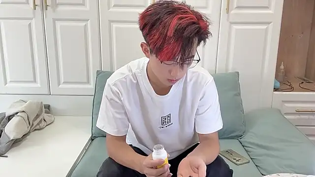 STxuguanhan online show from 10.18.25