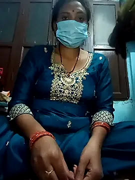 Snapshot of Mast-Haseena chatting on 11.18.25 Mast-Haseena online show from 11.18.25