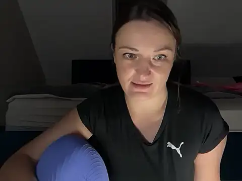 Velvetwitch87 online show from 11.14.25