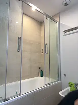 prettylittlefooxy online show from 11.12.25