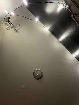 Snapshot of Fine10ne chatting on 12.04.25 Fine10ne online show from 12.04.25