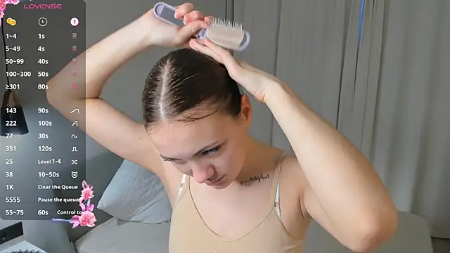 Snapshot of SirenaOstrem chatting on 10.25.25 SirenaOstrem online show from 10.25.25