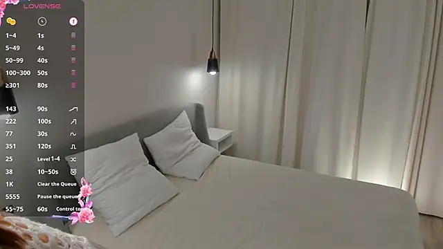 Snapshot of SirenaOstrem chatting on 10.30.25 SirenaOstrem online show from 10.30.25