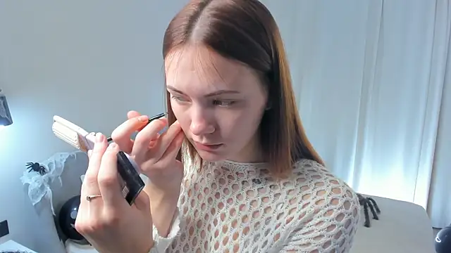 Snapshot of SirenaOstrem chatting on 10.31.25 SirenaOstrem online show from 10.31.25