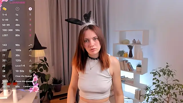 Snapshot of SirenaOstrem chatting on 11.27.25 SirenaOstrem online show from 11.27.25