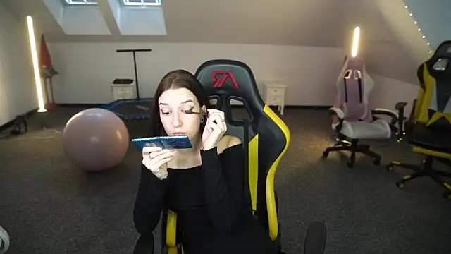 Snapshot of _Lili_054 chatting on 10.10.25  Lili 054 online show from 10.10.25