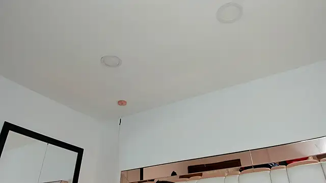 Snapshot of CarolinaFerrer chatting on 10.31.25 CarolinaFerrer online show from 10.31.25