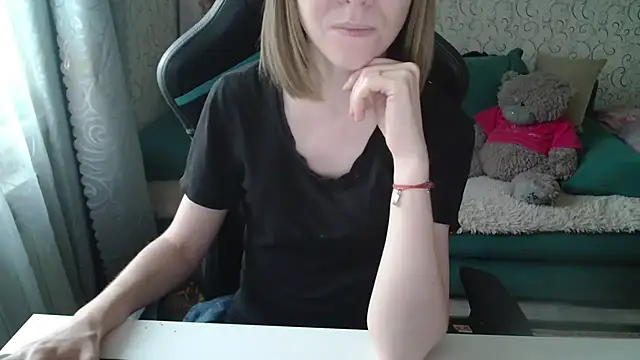 Snapshot of Ogonechekkk chatting on 09.22.25 Ogonechekkk online show from 09.22.25